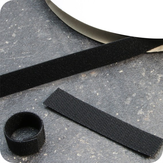 Dvipusės sukimbančios juostelės, 25mm pločio, juodos sp., 25m