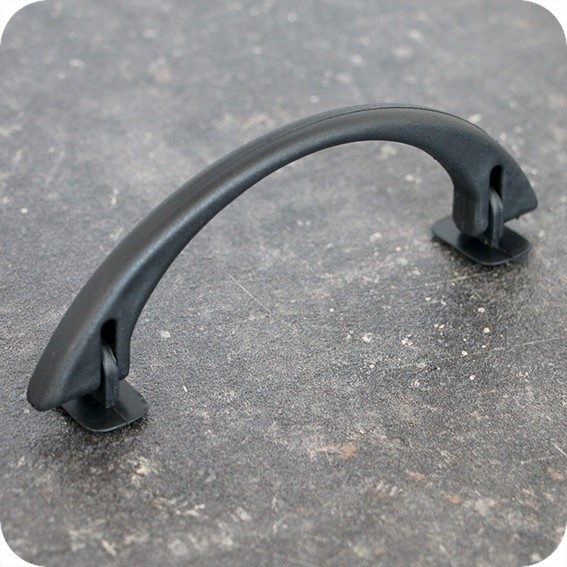 Plastikinės rankenos , 136 x 45 x 9mm, juodos sp.
