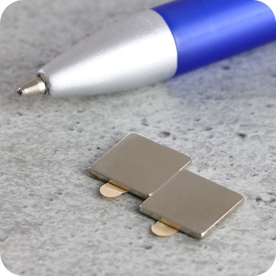 Lipnūs magnetiniai kvadratukai, 10mm x 10mm x 1mm, N35 (100 vnt. - 50 porų)