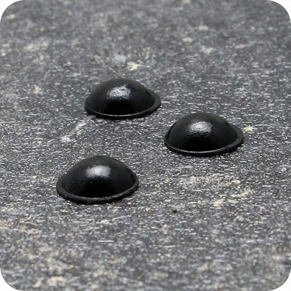 Lipnūs silikono kalneliai Bumpons ø - 10mm, 3,2mm storio, savilipiai, juodos sp., pusrutulio formos (364vnt.)