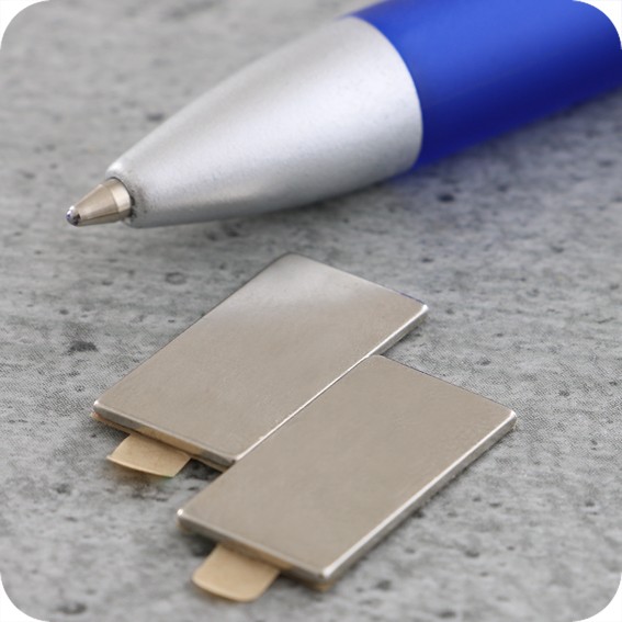 Lipnūs magnetiniai kvadratukai, 20mm x 10mm x 1mm, N35 (100 vnt. - 50 porų)