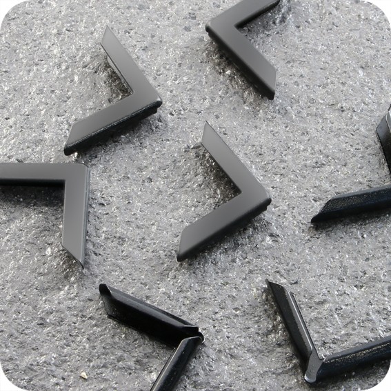 Metaliniai juodai dažyti kampai knygoms PS 22, 22 x 22mm, įvorė 3,5mm