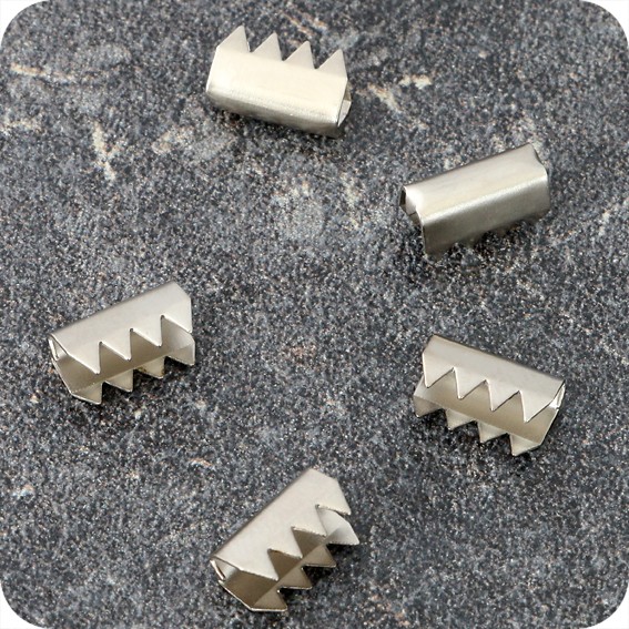 Metaliniai nikeliuoti antgaliai elastinėms gumelėms sujungti, 9 x 4,4 x 5,5mm