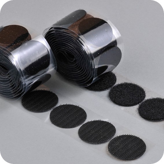 Sukimbantys lipnūs apskritimai 33mm juodi (100 porų)